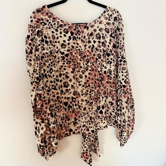 Gorgeous Leopard Print Toe Front Blouse - Picture 4 of 5